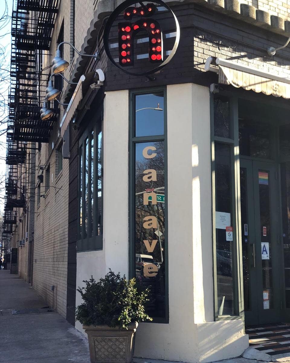 SDBrewingCo's tweet photo. Catalina llegó a New York con visa para un sueño. Ya tiene casa (Más de una, porque esa Catalina se da a querer) y le está haciendo espacio a sus hermanas para que también se queden en la gran ciudad. 🍺🍺🍺

¡Estén pendientes de esa aventura!

#beer #brewing #cerveza #RD #nyc https://t.co/5xZXeTL61b