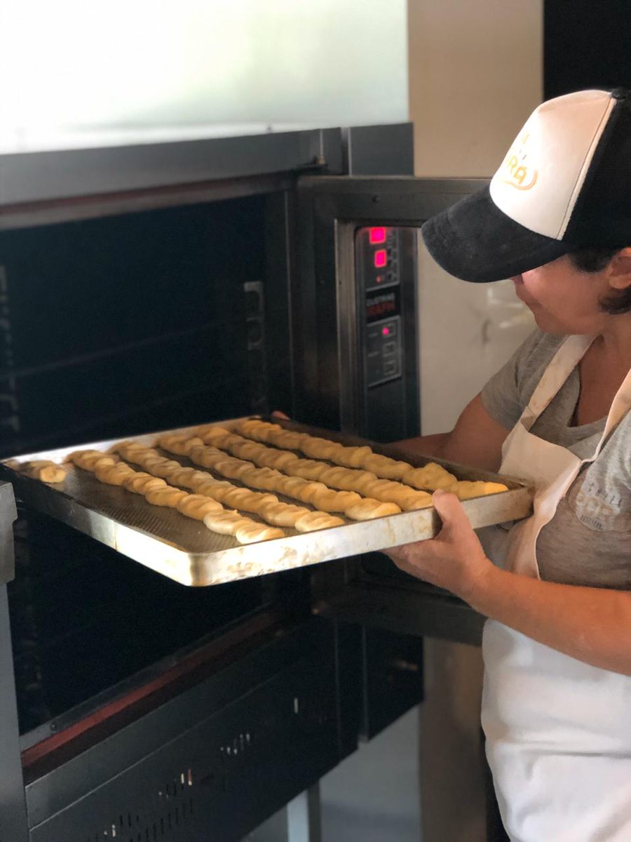 mercadodelpatio's tweet photo. 🌥️El clima está ideal para éste clásico del Mercado 😋 Nuestros #chipacitos de Chipa Porá son elaborados diariamente en forma artesanal y a la vista, con productos frescos y de primera calidad. ¿Venís? ☝️Tenemos un chipacito recién horneado para vos ♥️. https://t.co/29wSyN7apX