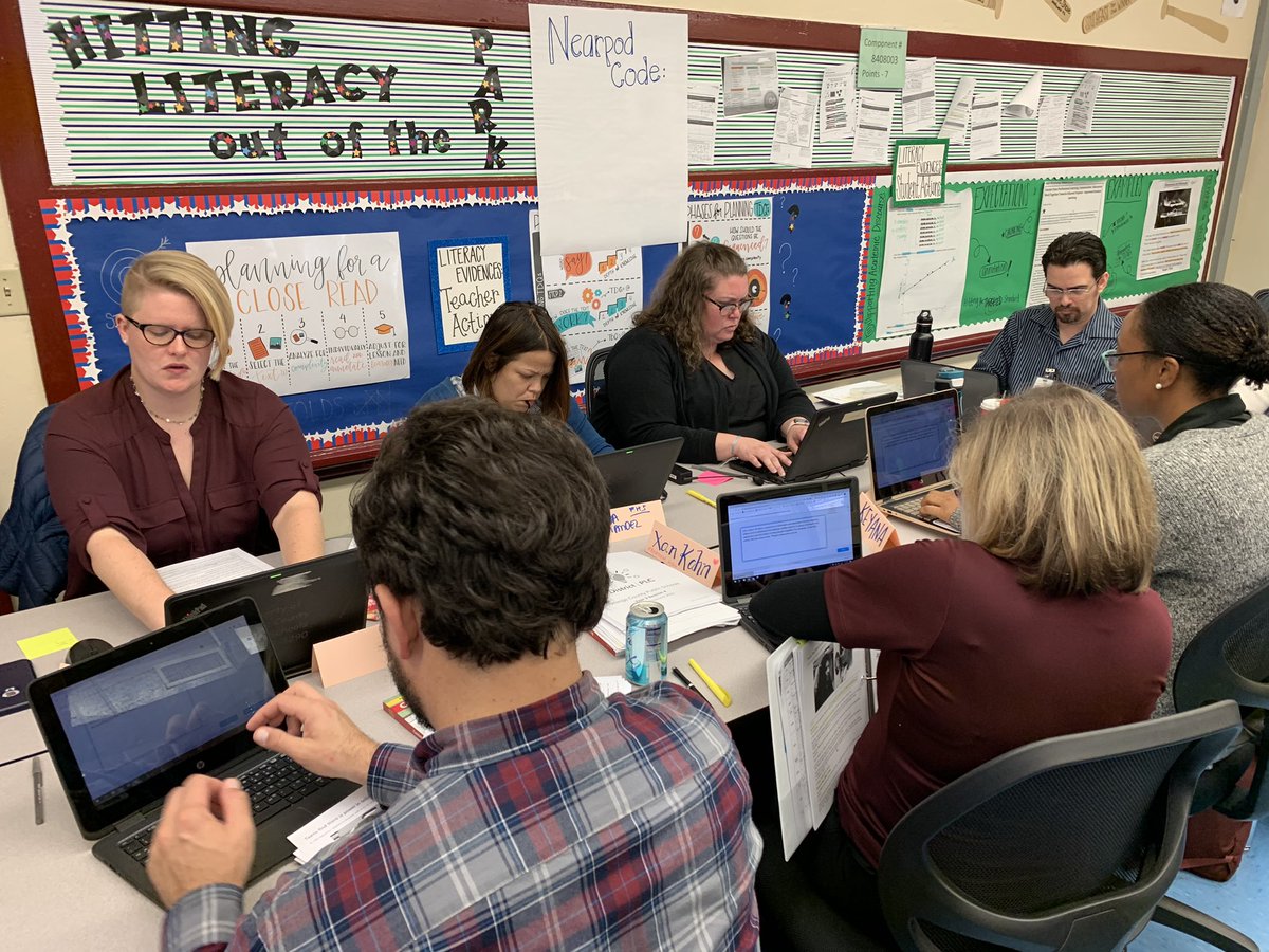 AmyH_OCPS's tweet photo. HS teams in #room19 are participating in an immersive experience using @nearpod to engage in a Close Reading and writing to demonstrate learning while @ #ocpsdplc today. @OCPS_FreedomHS @WestOrange_OCPS @TCHSWolves @hsdocps @ocpsPL @Jamie_LDavis https://t.co/L8qQ3yaCoM