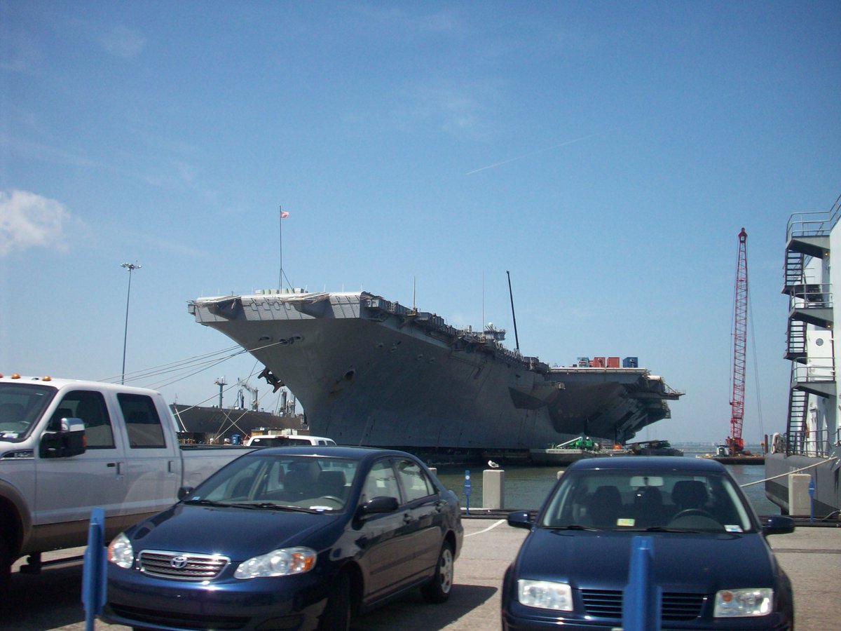 sopelza's tweet photo. 7 years ago, my last time in #Norfolk #Navalstation #NavalStationNOVA @NAVSTA_NOR_PAO and NAB Little Creek as I used to call it now #JEBLCFS @JEB_LCFS .. great memories back, even BIG E just decomissioned and a fab tour of USS MESA VERDE #lpd19 and #USNSComfort @USNSComfort https://t.co/w7b1XGlIFv