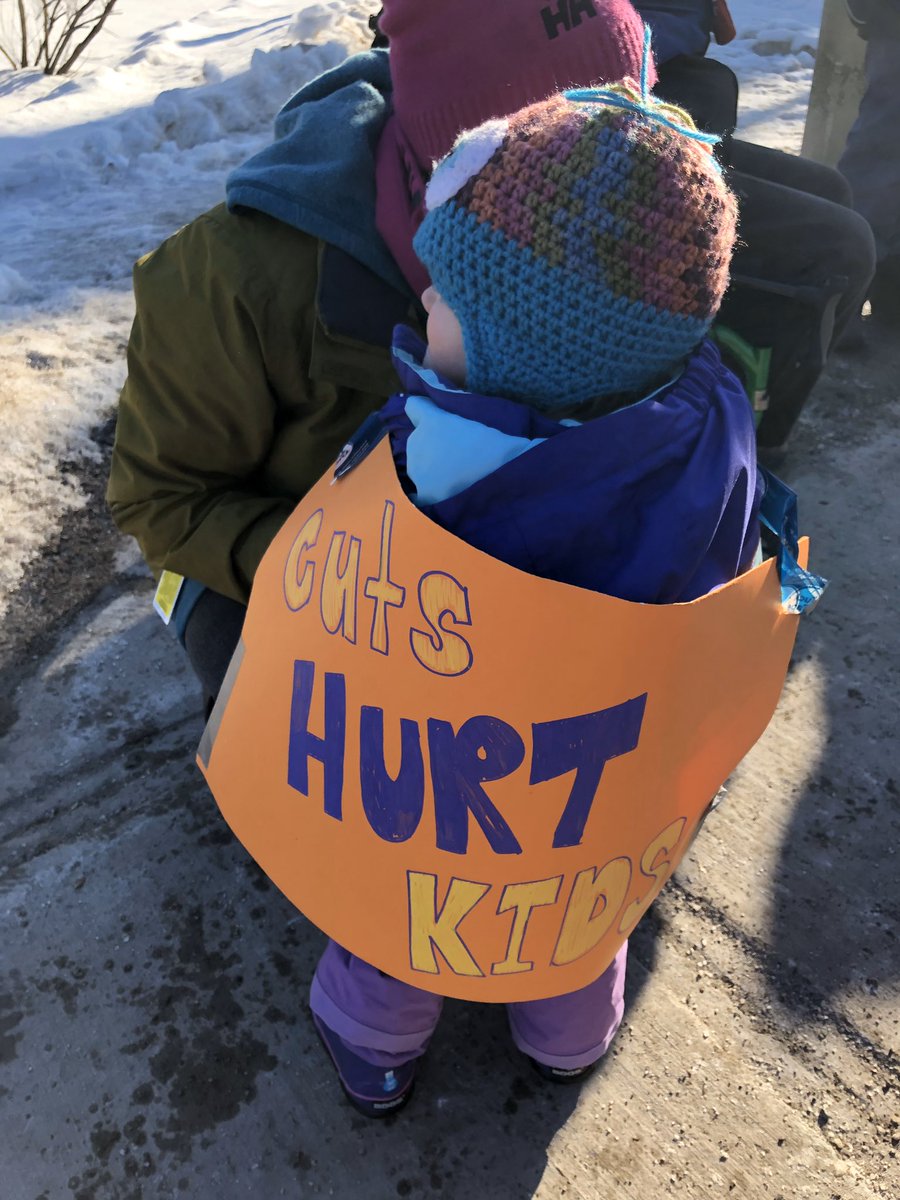 KPRETFO's tweet photo. It’s not about the income ..... #CutsHurtKids in Norwood. #KPRETFO #istrikebecause #ETFOstrike https://t.co/MKoeLXCXAG