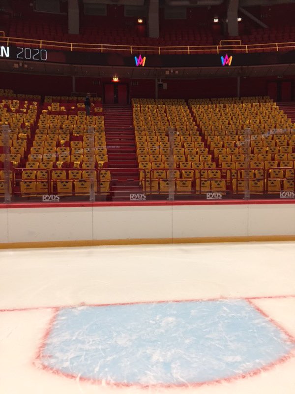 Nu riggas gula väggen i Globen! Det finns fortfarande några platser kvar för dig som vill vara med och skapa blågul stämning 💙💛 swehockey.propublik.se/gulavaggenbeij… #trekronor #beijerhockeygames
