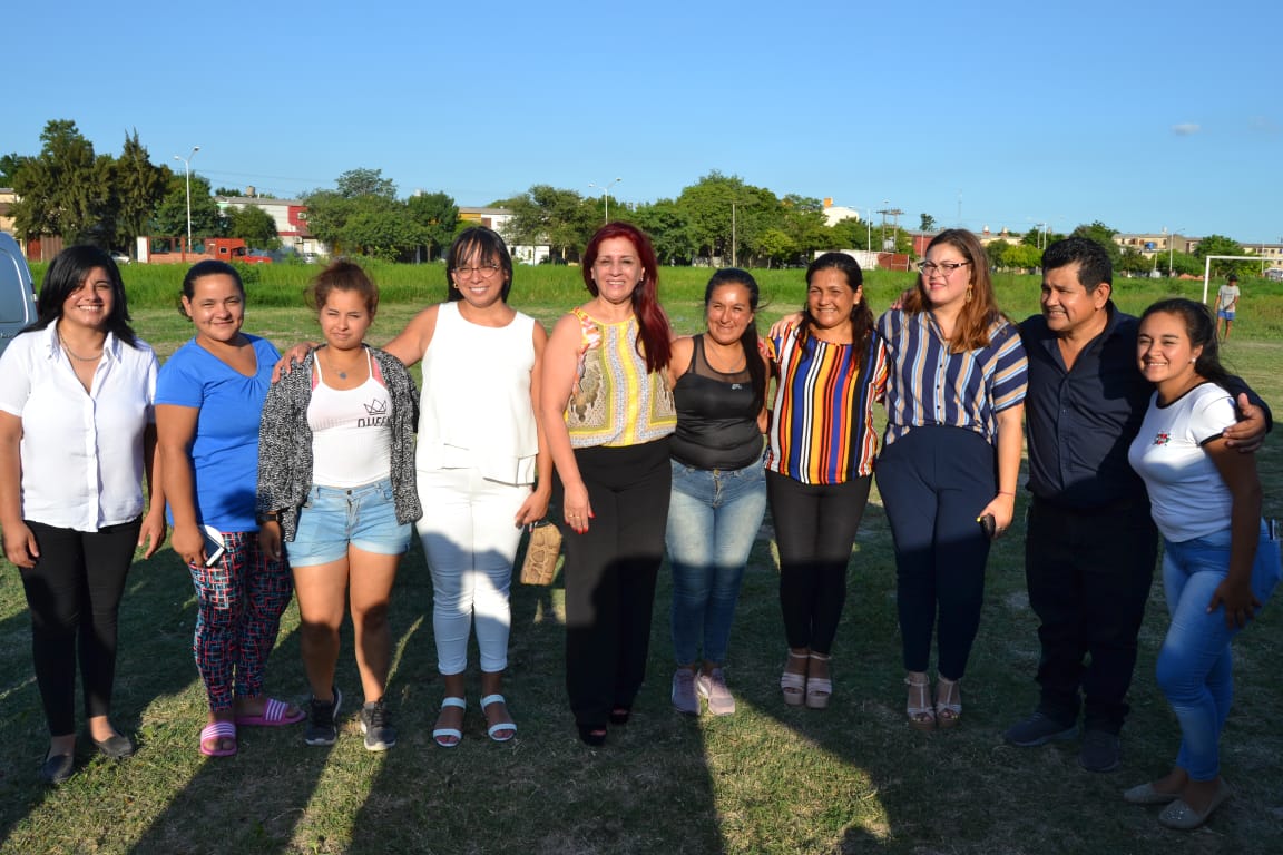 Compartimos una gran tarde con las familias del barrio Luz y Fuerza para fortalecer la importancia del deporte y una vida sana entre los más jóvenes 😃💚