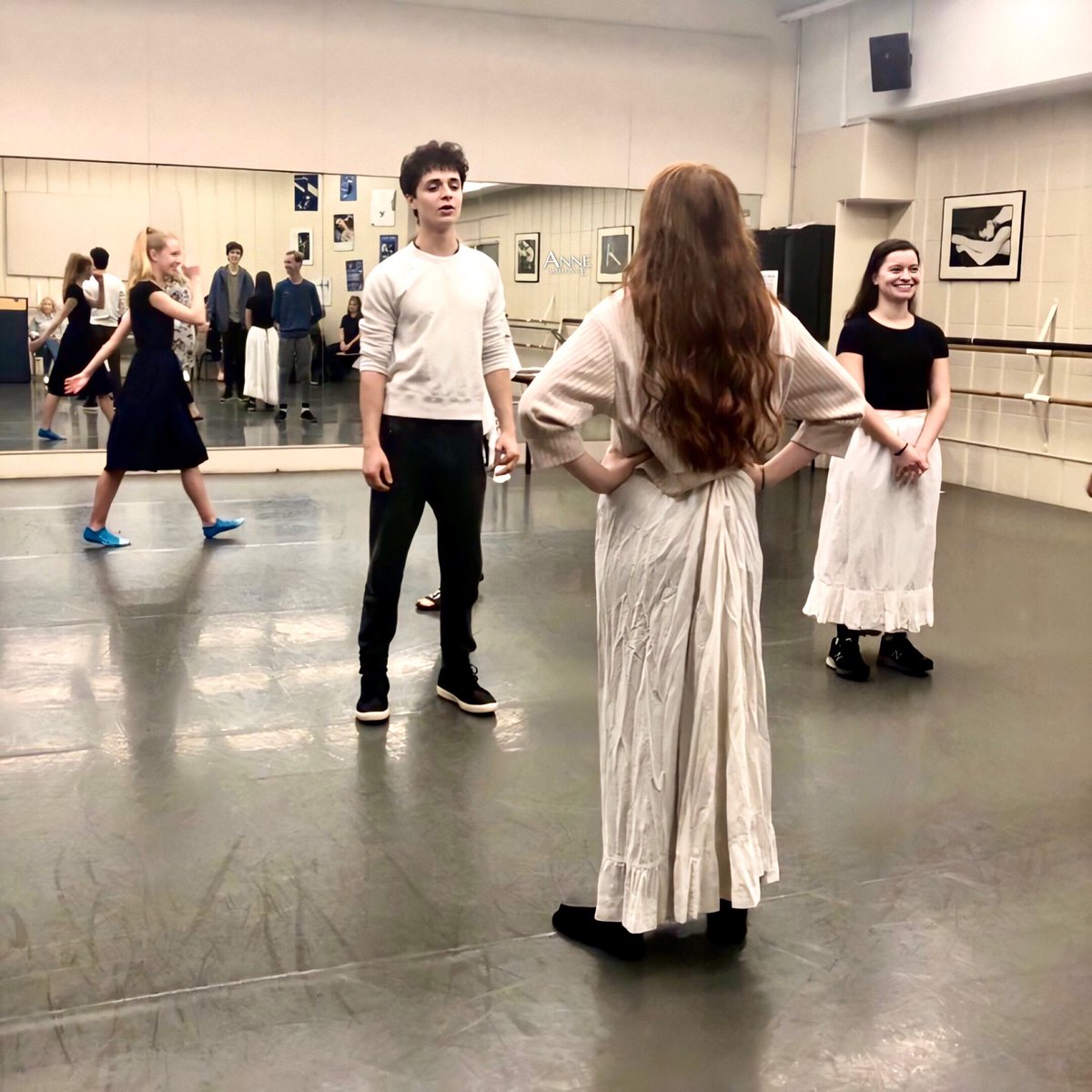 MiaT_Of_Genovia's tweet photo. You can literally hear the smart ass comments bouncing between the two of them off this one photo. 😂 

“Step on my foot one more time Zumann!😒” 

“sTeEp UhN mEe fUT oNe MeR tUhYm zOOmEn!🤣” 

“...I hate you.” 

😂😂😂
#RenewAnneWithAnE https://t.co/dA2k4546bl
