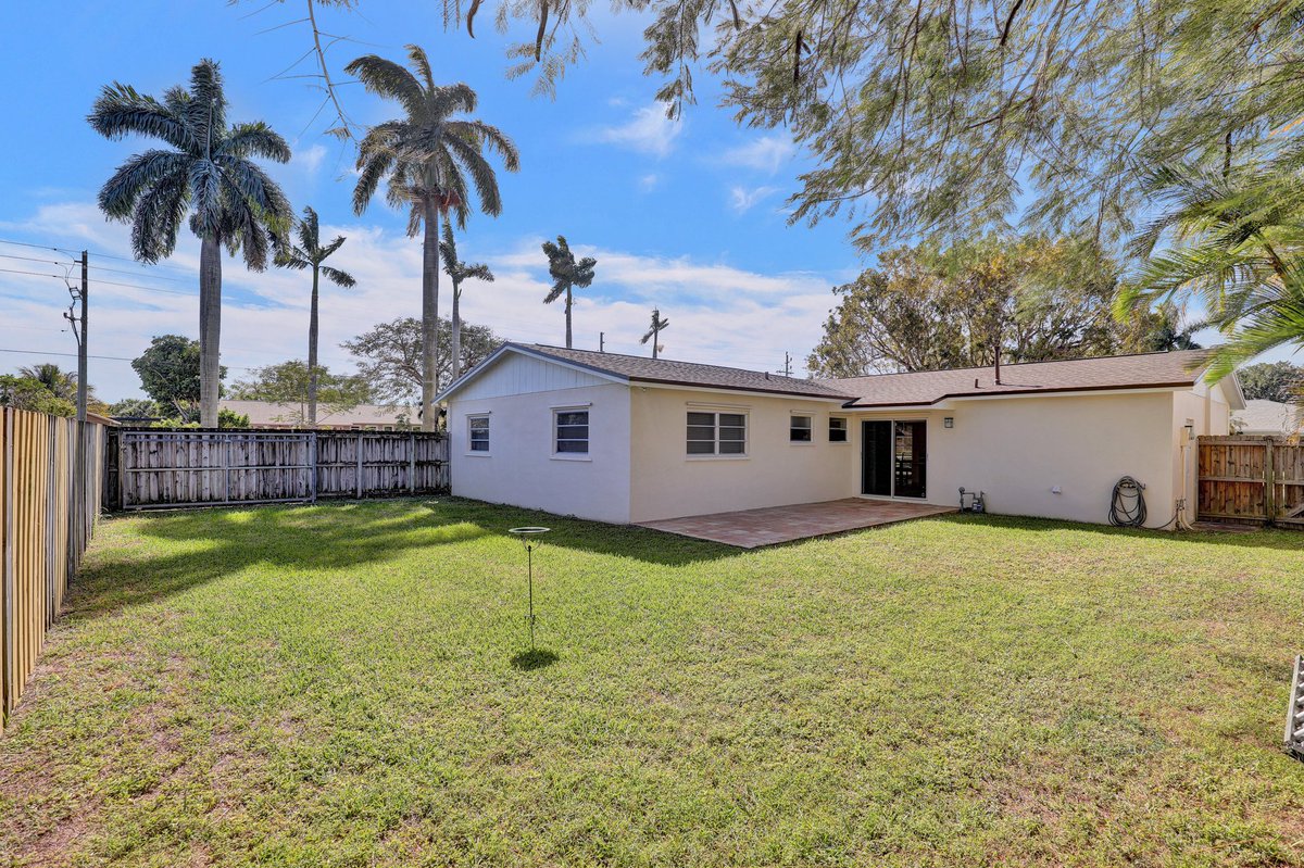 SouthDadeRealty's tweet photo. UNDER CONTRACT IN JUST DAYS!
18331 SW 89 CT, PALMETTO BAY 33157
Bel-Aire | 3 bedrooms | 2 baths | garage | open patio | 12-ft gate for boat or RV | June 2016 roof | storm panels | close to Black Point Marina, shops, schools, US1, Turnpike
Listed at $367K
https://t.co/MTptx2zsEt https://t.co/cSlHoYxhgF