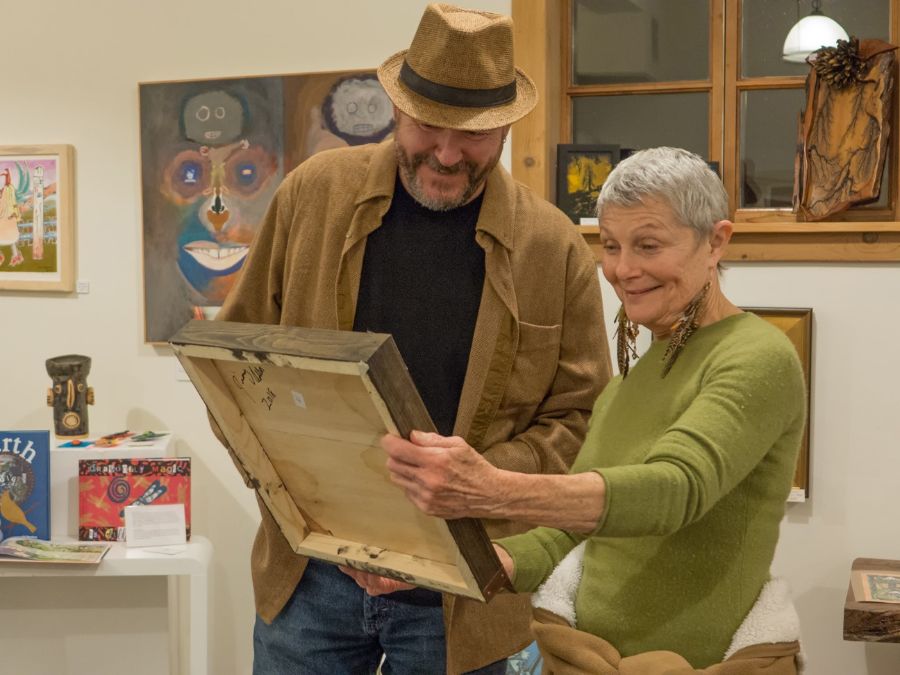 #PerfectlyPaired: the #BisbeeAfter5 Artwalk &amp; #BisbeeChocolateTasting | THIS Saturday, Feb. 8 - Make it a #DATENIGHT! #mybisbee #bisbeelove #noplaceidratherbisbee #discoverbisbee #bisbeeaz #bebisbee #bisbee4fun
- mailchi.mp/0d62e237970d/p…