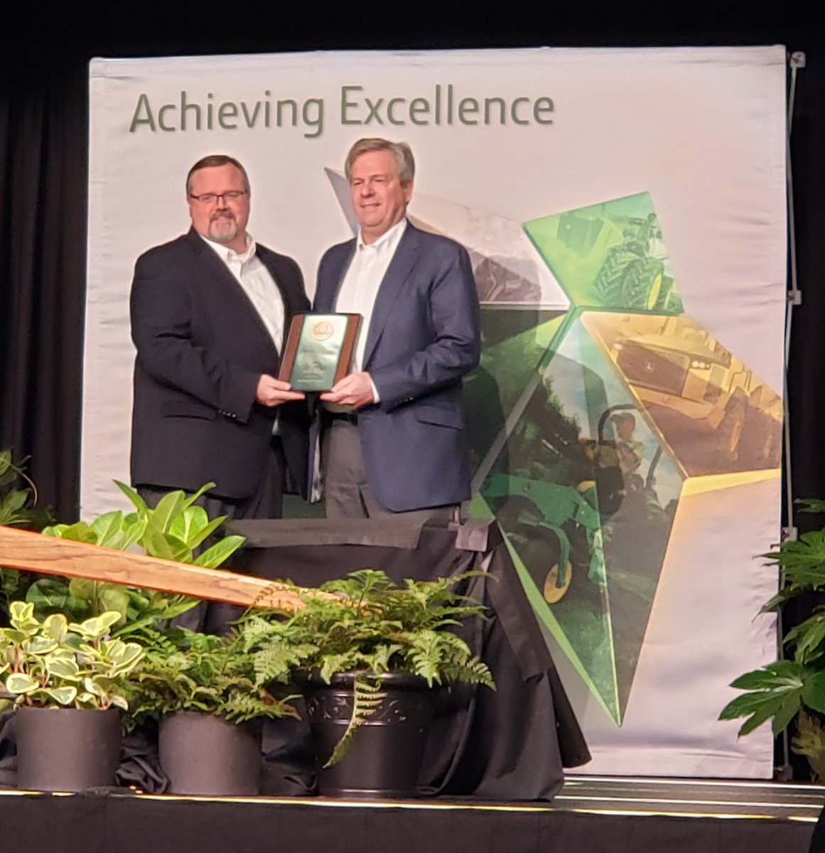 AllisRoller's tweet photo. We have earned recognition as a #JohnDeere Partner-Level supplier for 2019! On January 28th, our President, Dave Dull, accepted the John Deere #AchievingExcellenceAward! #partnerlevelsupplier #manufacturing #fabrication #machine

https://t.co/EnYemxLonL https://t.co/10TIQA49wh