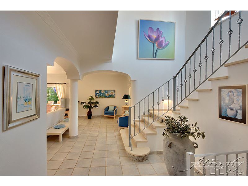AffinityVillas's tweet photo. Total seclusion whilst being close to amenities - this gorgeous holiday villa set in the prestigious Clube Carvoeiro development, #Algarve, #Portugal. Casa Vale da Lapa has 3 bedrooms with en suite, private manicured gardens and a 12 metre private pool. https://t.co/wDQYOmcwir https://t.co/dqkYEslKM7