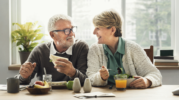 SimplifiedPro's tweet image. Whether you're helping older adults move to a #retirement home or #downsizing to a smaller place, take extra care and try to consider the following tips when supporting them through what can often be a difficult #move. 

Read here: bit.ly/2H0Nk7O