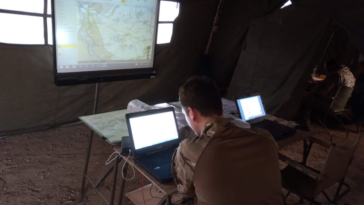 FrontRowBro3's tweet photo. Nice to see Spr G of @6HQandSpSqn #SigsWing demonstrating trade craft in support of Ex ZULU RUN for @OC_5AES @22EngrRegt
#UDOs #FTU #DismountedHQ
#MaintainTheDesireToCommunicate 📻 📞
@Robfinn26 @RSMEREWW #CSB @BatleyPeter @icklecam @ericwatt_RE
@liamburnell8222 😬 https://t.co/kNpXvJ8Toe