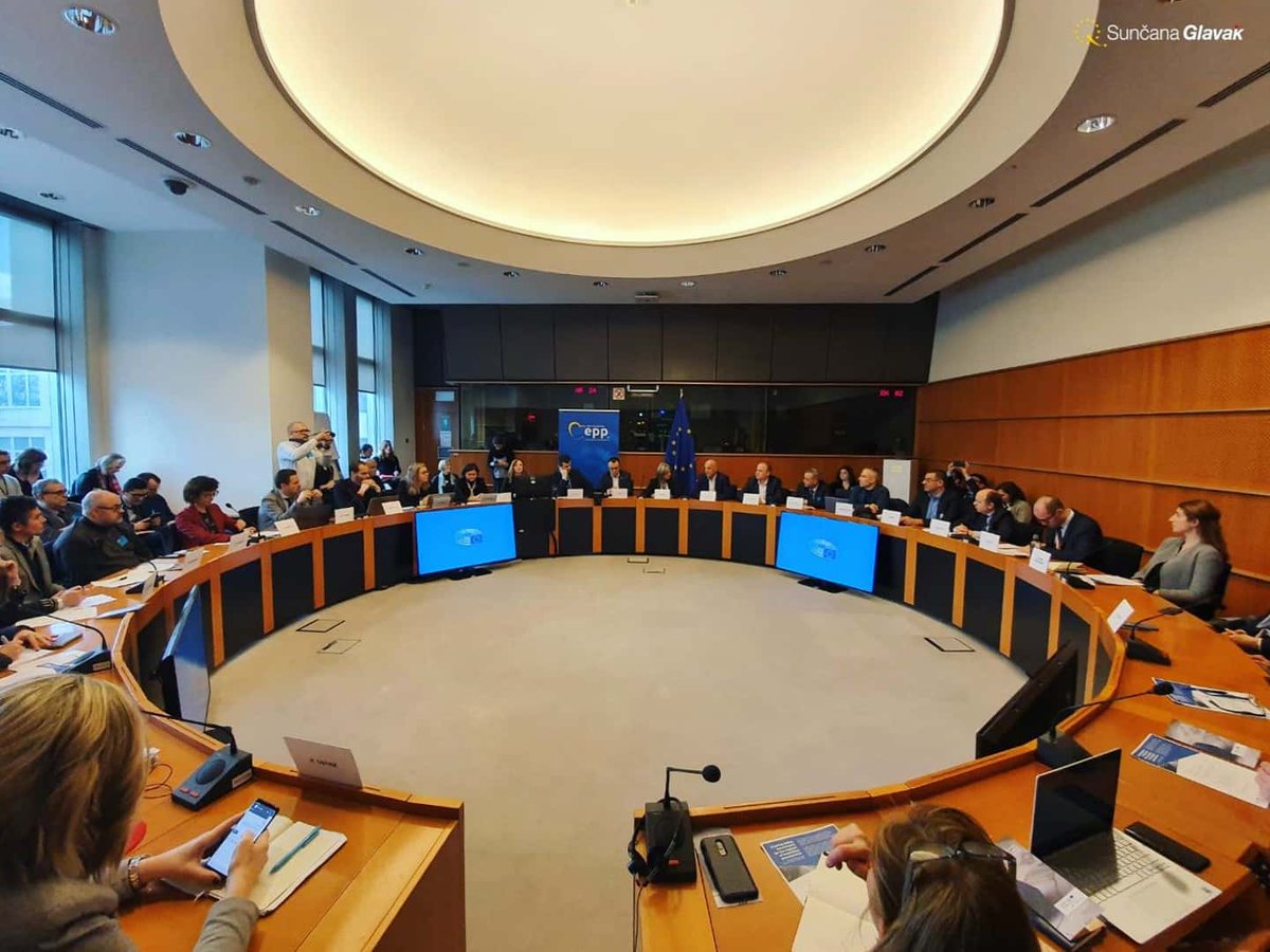 SuncanaGlavak's tweet image. 💡Inovacije su jedan od ključnih instrumenata u borbi protiv klimatskih promjena. S vodećim stručnjacima i agencijama u području inovativne javne nabave razgovarala sam kako stvoriti političke instrumente za potporu takvoj javnoj nabavi. #innovation #PublicProcurement #PPI