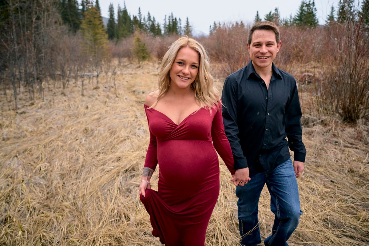 Expecting a new addition to your family? We love capturing special moments in our clients lives and are happy to offer maternity sessions! Outdoor or in-home sessions are available so reach out today and book yours. 
#wornleathermedia #yycphotographer #maternityphotos