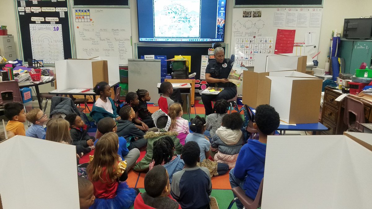 theerika2's tweet photo. World Read Aloud Day! @JRThompsonES We love our guests readers! Thank you @MESQUITEPOLICE , Constable Gipson and Deputy Anderson and Curry. #WorldReadAloudDay2020
#thompsontruth
@mesqlibraries
@MesquiteReads https://t.co/xGwNwZNGO2