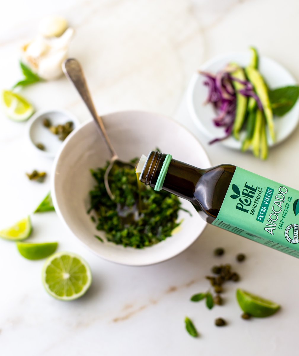 PureSouthPress's tweet photo. To make refreshing sauces, pestos and salad dressings, we recommend using our @PureSouthPress #Avocado Oil. It’ll add some heart-healthy monounsaturated fats and a wonderfully fruity aroma. Available exclusively at @Tesco stores across the UK and online at https://t.co/IZ7vg7xIrG https://t.co/QKCrdRfint