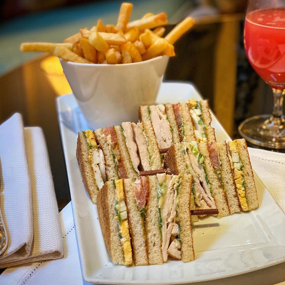 Who said that a club Sandwich is not chic? 🥪🌟
📸 <a href="/hirmane/">Hirmane Abdoulhakime</a>