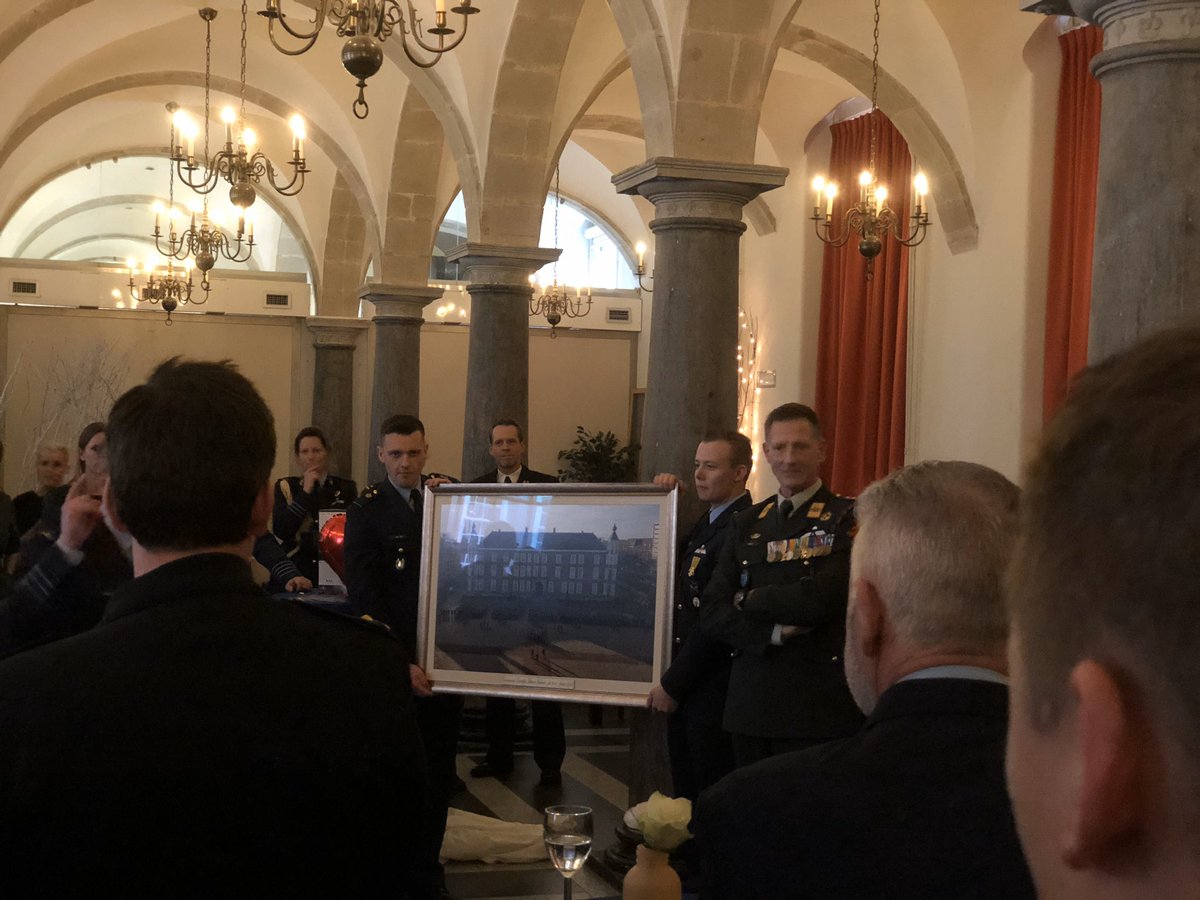 Commando overdracht #KMA in Breda. KolonelJoost Doense geeft het commando over aan kolonel <a href="/GerbeVerhaaf/">Gerbe Verhaaf</a> <a href="/NLDA_DOSCO/">NLDA</a>