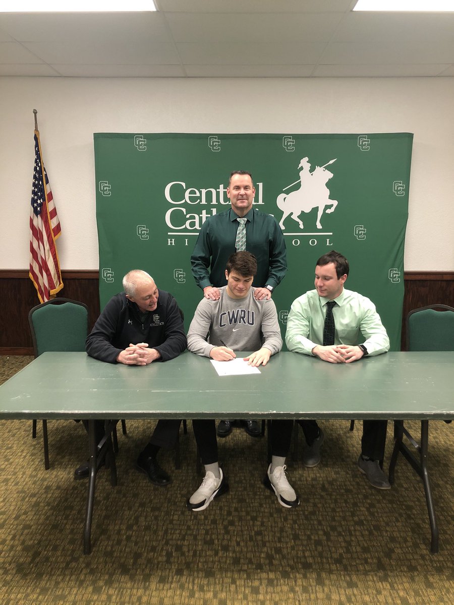 DiruzzaMatt's tweet photo. Congratulations to this guy @vinny_5_D on his commitment today!  Looking forward to watching you and @CWRUFootball the next several years.  Keep working hard! https://t.co/mgDn3iK742