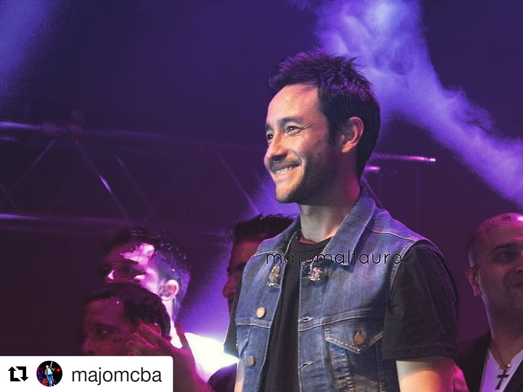 FCLuPereyraUy's tweet photo. #Repost @majomcba
Un bebé 😍😂 @LucianoPereyra en #EspacioQuality Septiembre 2015 ♥️
.#lucianopereyra #lavidaalviento #20añosConVos #fotografia #photography #ph #travel #festivales #shows #show #festivalpais19 #sonrisa #amor #vuelve #megustaamarte #quesuertetieneél #photographer https://t.co/hBZHXewOKX