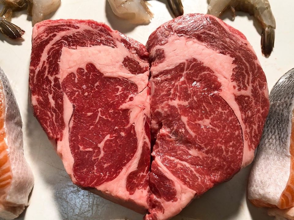 LOVE ❤️and SMOKE 🔥are in the air! 

THURSDAY February 6 at 5:00 PM I’ll be going LIVE and cooking by the fire  for your special Valentine.covering fire control, internal temperature and flavor profiles that are sure to have your lover loving the special dinner 😍

See ya there