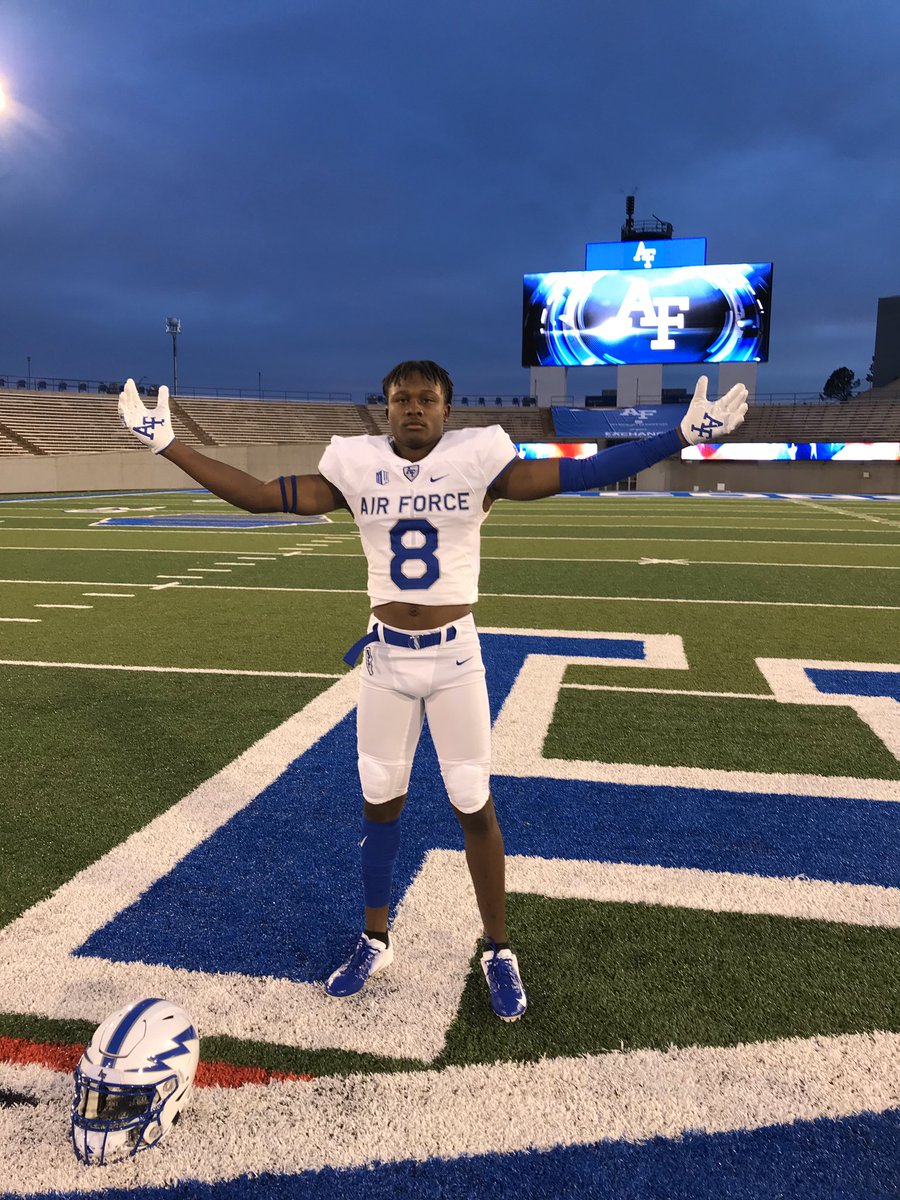 gaelouissaint's tweet photo. I would not be here without my God🙏🏾 COMMITTED #LetsFly✈️⚡️ https://t.co/zmjeQymatP