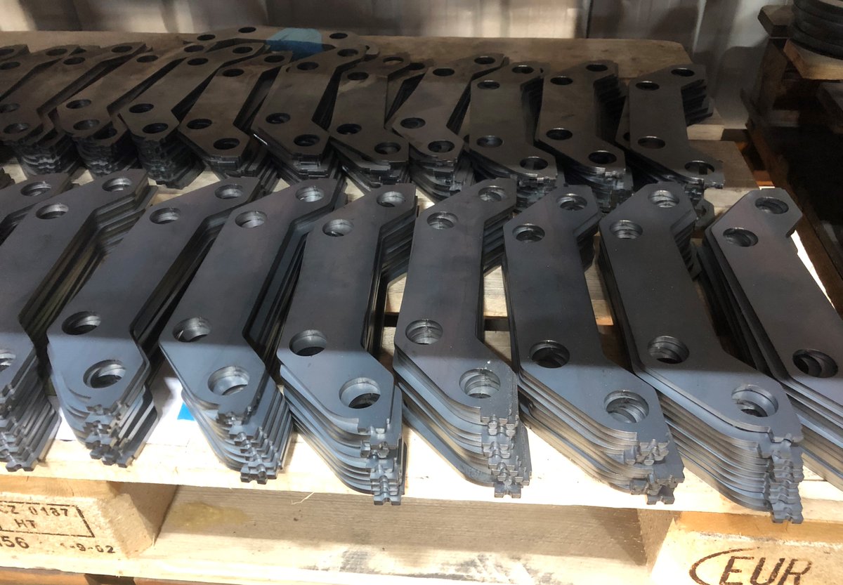 In order to ensure the fastest possible response times, one of our customers has a pallet of items ready for call off! This is just another service that we can provide for high volume complex #lasercut parts!

dnametalwork.com/laser-cutting

#DNAMetalwork #ItsInOurDNA #Manufacturing