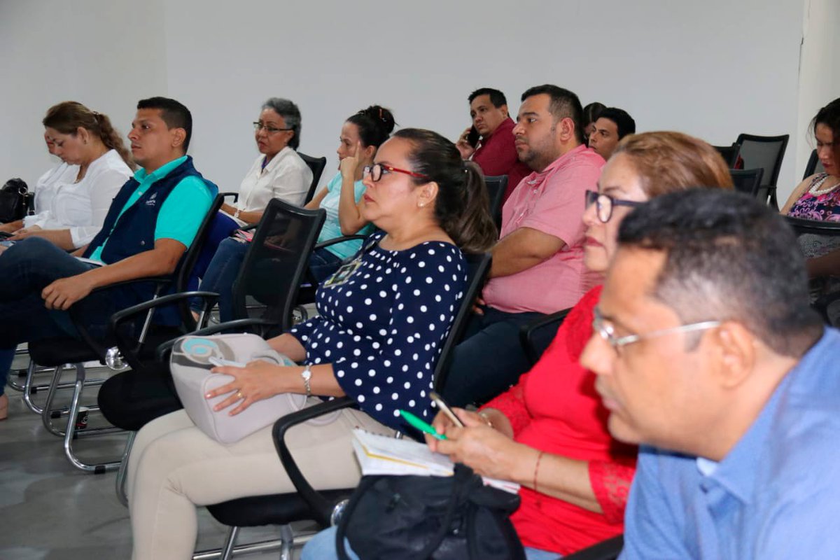 alcaldiabarranc's tweet photo. Nuestro compromiso es garantizar los derechos a las 65.000 personas afectadas por el conflicto en #Barrancabermeja.
Para esto, recibimos el apoyo de la @UnidadVictimas en el marco de la Ley 1448 de 2011.
#UnidosPorElDistrito https://t.co/tW4WRl2Ul9
