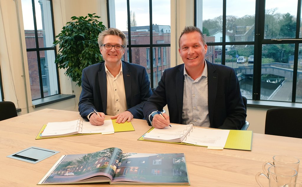 parteon's tweet photo. Parteon en @ERAContour tekenden vandaag de realisatieovereenkomst voor 70 nieuwe sociale huurwoningen in de Rosmolenwijk Zaandam. Start bouw dit voorjaar en eerste oplevering eind 2020. #nul-op-de-meter https://t.co/8Zq3RGZiJU