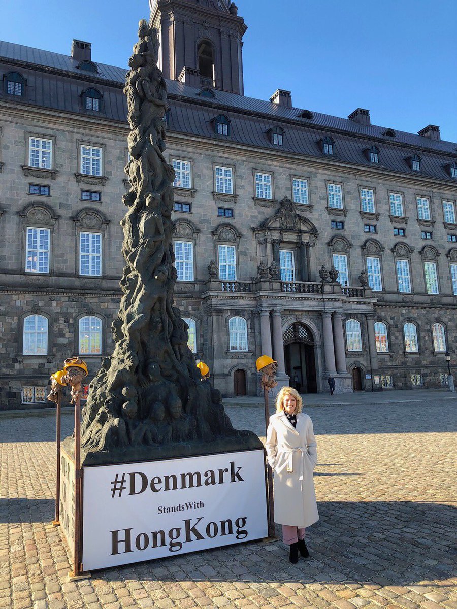 USAmbDenmark's tweet image. The US and DK value freedom of speech and peaceful assembly.
 
The US stands with the people of Hong Kong and supports their human rights.
#FreedomOfSpeech #HumanRights #StandWithHongKong
