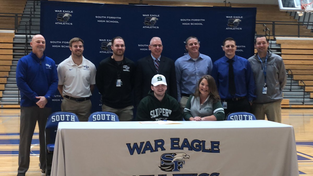 heathertoner49's tweet photo. SIGNED!!!! ON HIS WAY TO THE ROCK!!! @lutzsru  @Coach_MHull @CoachRazzanoSRU @KeeganToner @CoachRonDolenti https://t.co/ky3eXPpO2l
