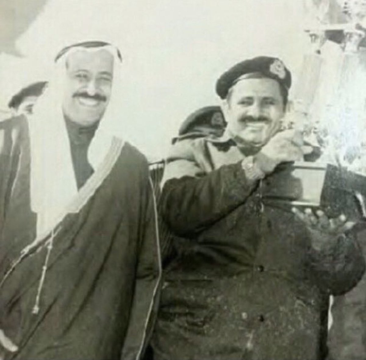 A_alenezi76's tweet photo. يوم الفقر ضيق على الناس 

وتسكرت أبواب .. 

أبوي  ضيق على الفقر  .. 

وفتح للناس أبواب ..

الوالد القائد مقدم ركن خلف عقيل العياشي 

دعوة طيبة للذين غادروا الدنيا وهم في قلوبنا 
#شارك_بصوره_ابوك https://t.co/oby799RxHy