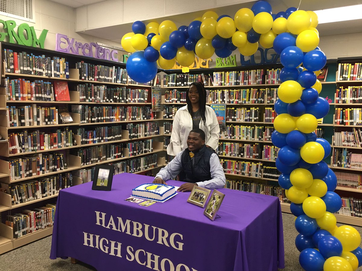 R_G_43's tweet photo. Extremely proud of @driippy_dj for signing his #NLI with @SAUFootball! They are getting an awesome player and an even more amazing kid! He’s the real deal on and off the field and is gonna DOMINATE this next chapter! Congrats DJ! https://t.co/oEnuvgK0DL