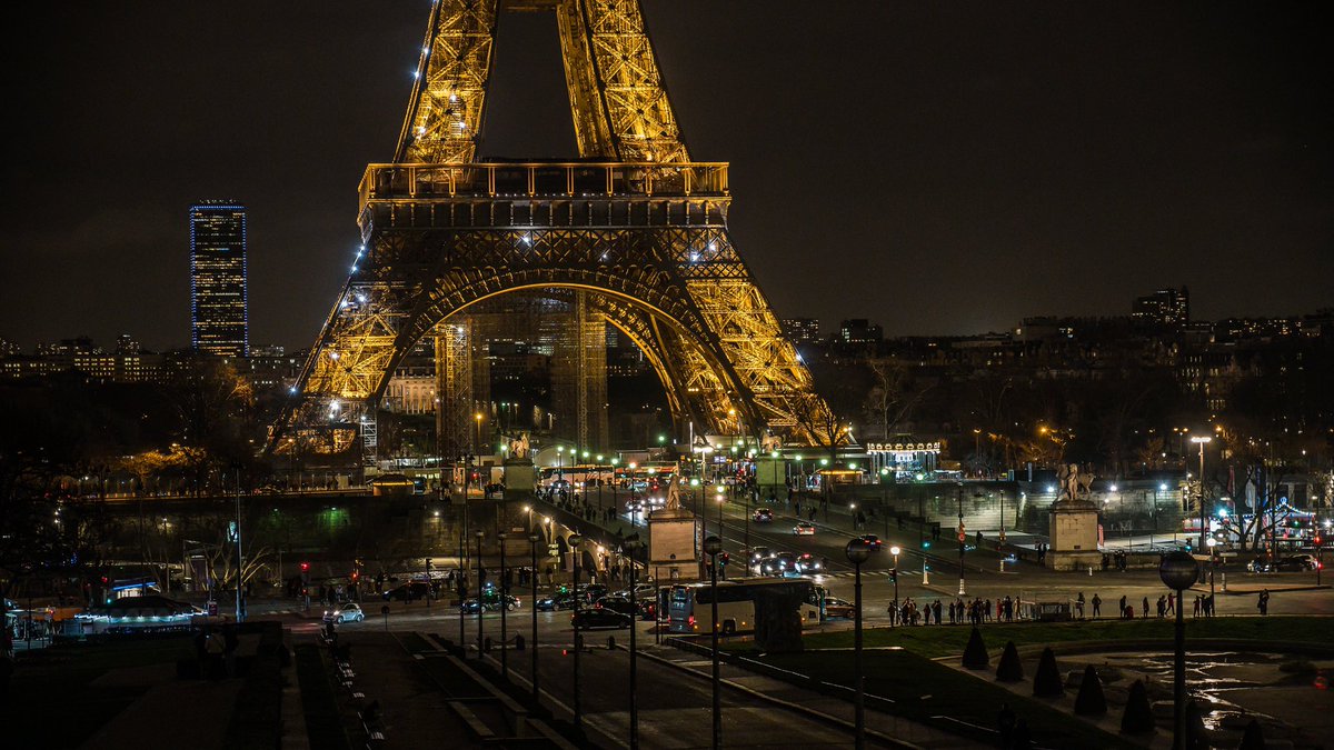 [THREAD]  #PictureOfTheDay 5th February 2020: Parisian Traffic from the early hours  #photooftheday