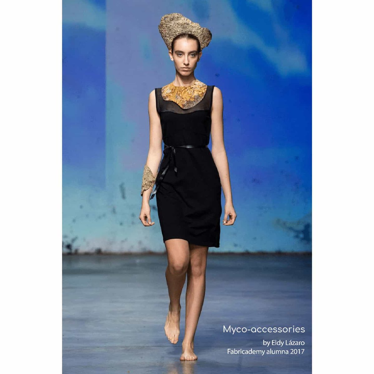 fabricademy's tweet image. Myco-accessories, latest project by #fabricademy alumna @EldySteph together with @kfcito, has been showcased @altaroma 🇮🇹💃during #fashiondigitalnight 2020!

Check out the research on mycelium-based wearables, awarded with Best Design Award at #ISWC2019: bit.ly/myco-eldy!