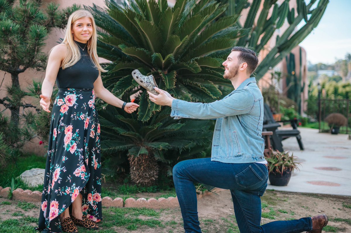 longhairedgap's tweet image. Hey @Crocs I tried proposing but I guess engagement crocs aren’t a thing yet. What’s a croc lover supposed to do now?