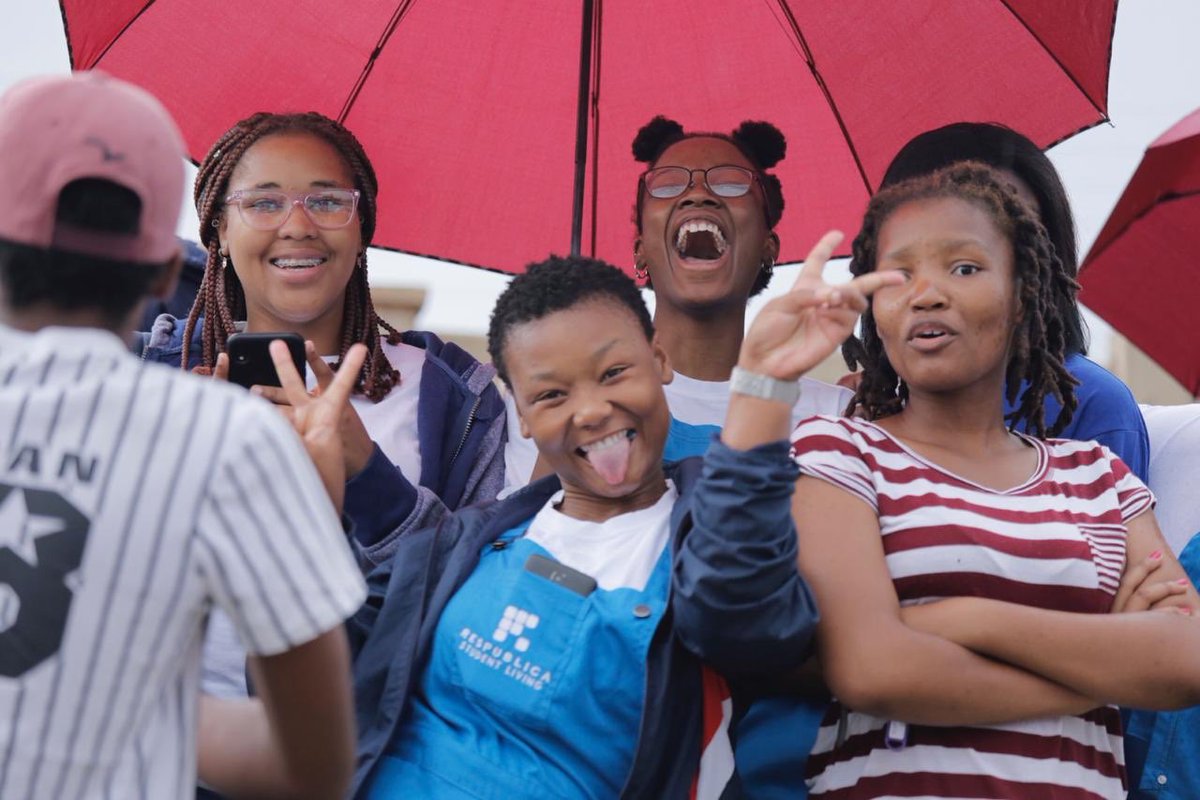 UFSweb's tweet photo. Our First-years are really having a good time at the #FirstYearsGala. https://t.co/t8lkE4JTOq