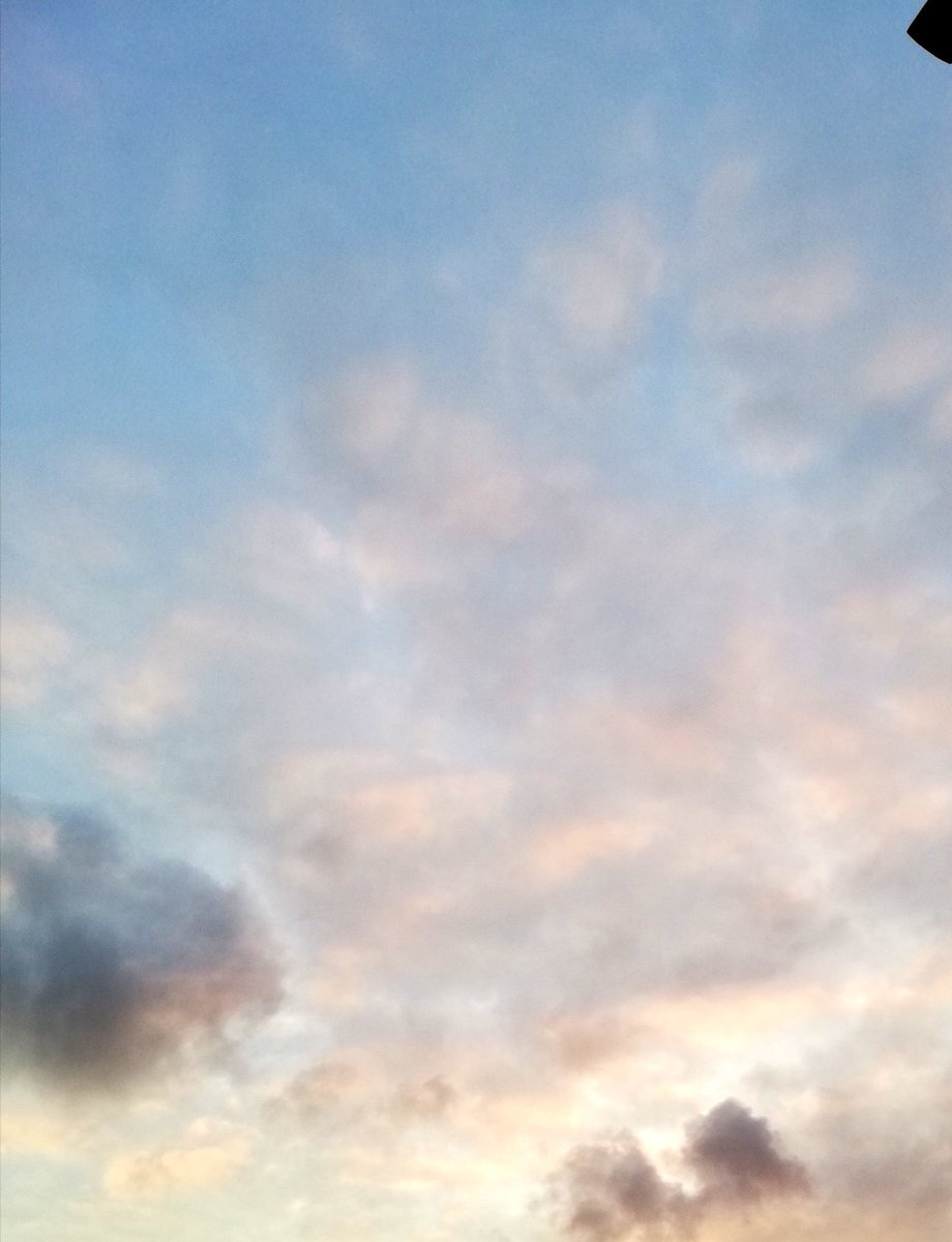 Sallystardust1's tweet photo. I am leaving work...and it is LIGHT OUTSIDE!!! :) #lightoutside #WednesdayMotivation https://t.co/PPovHUdvac