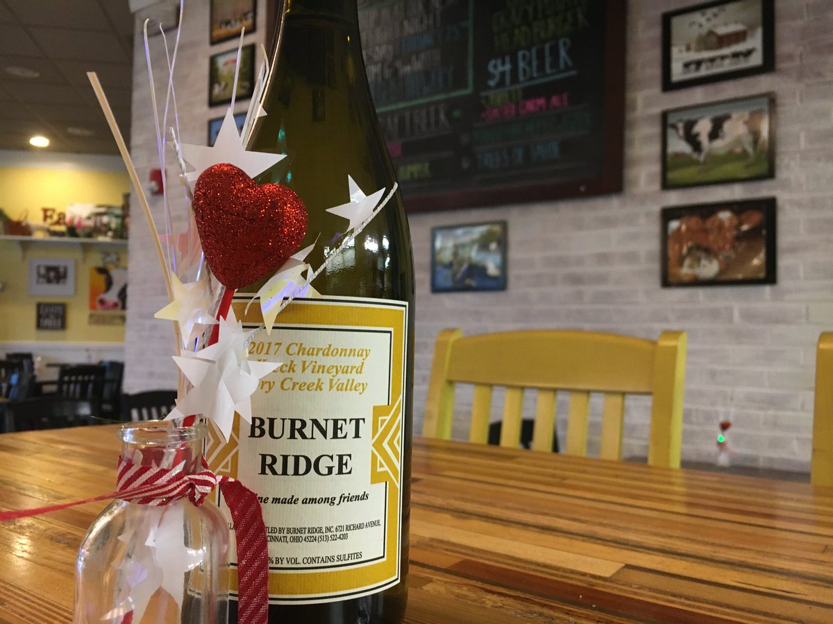 BonesBurgers's tweet photo. It’s #WineWednesday once again! Oakley’s got all your #winetime needs; including this week’s #WineOfTheNight , #BurnettRidge Chardonnay! A great local wine from our friends at Burnett Ridge Winery. Stop in and have a glass, you’ve earned it 🍷

#cincydrinks https://t.co/8HvY5Hatm7