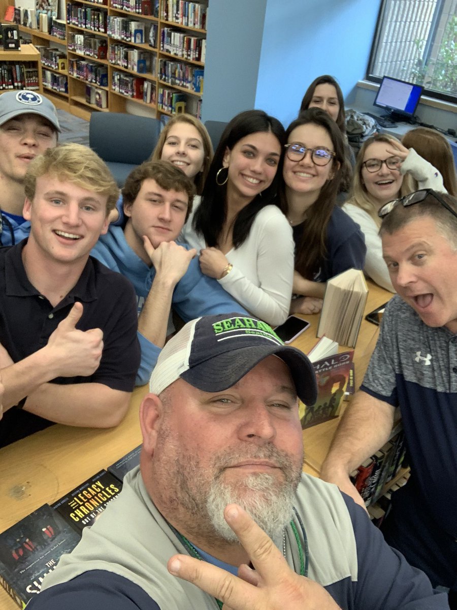 Americanfbcamp's tweet photo. Signing Day with our students supporting our players including @WilliamFrith_ who played football but was D1 Lacrosse early signee with Furman.
Gotta love when your principal photo bombs the selfie.
#IslandBoyz🌴🌴🌴
#BirdGang https://t.co/ovL2qNSivN