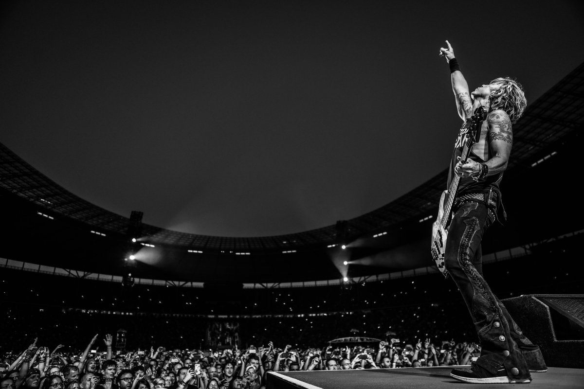 gunsnroses's tweet image. Happy birthday to the bass legend that is Duff McKagan.