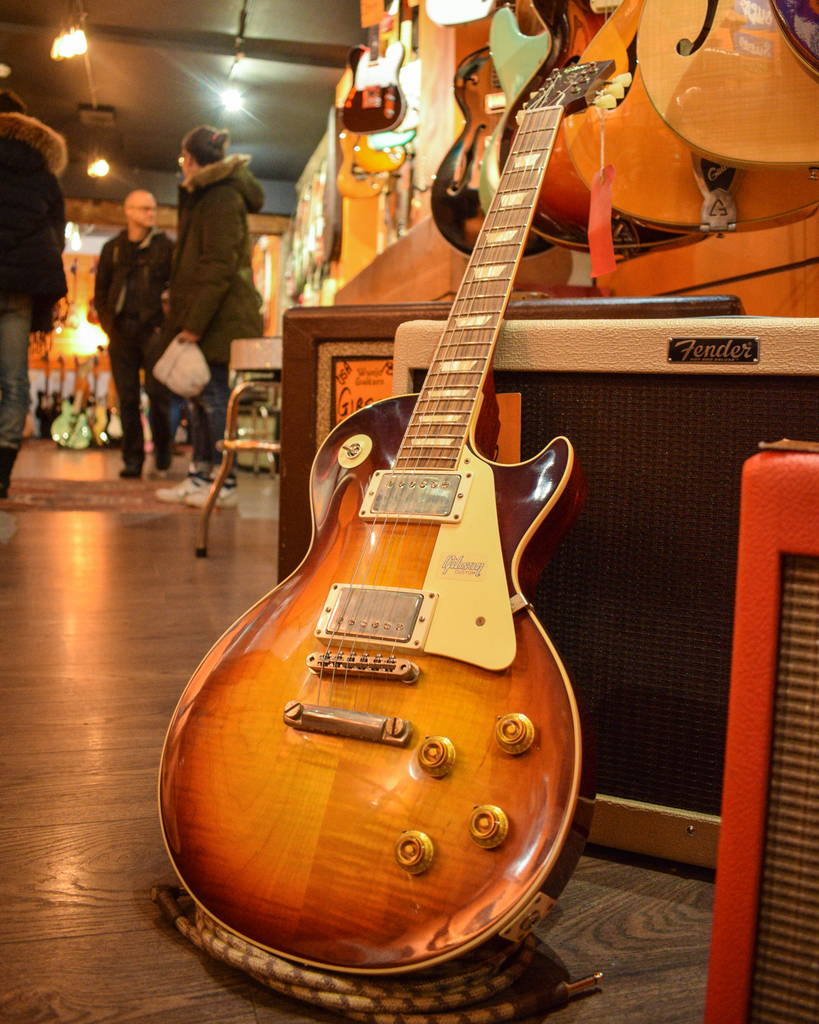 Check out this awesome Custom Shop Gibson Les Paul R8. Available at Wunjo's now! 
.
.
#wunjoguitars #wunjo #wunjoelectrics #wunjoacoustics #vintageguitar #denmarkstreet #denmarkstreetlondon  #londonguitars #londonvintageguitars #lespaul #gibson #gibsonlespaul