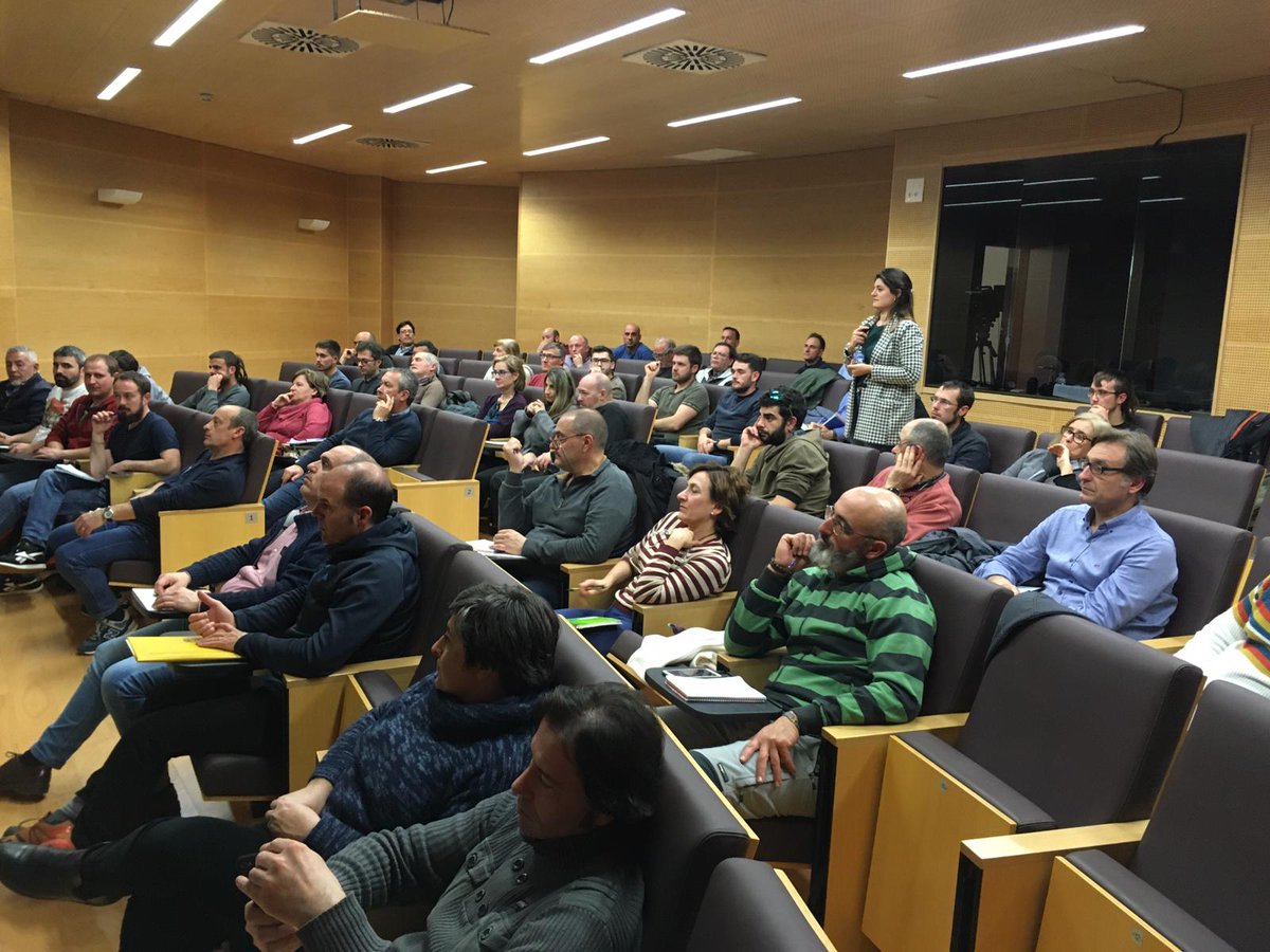 CITAAragon's tweet photo. Pedro Marco y Eva Tejedor, de la Unidad de Recursos Forestales del CITA, imparten una charla sobre la postcosecha de la #trufa el VI Curso de Truficultura Práctica de Mora de Rubielos organizado por @uvteruel Fundación Antonio Gargallo y #ATRUTER
#InvestigaAragón
@GobAragon https://t.co/J2QE2Hxkix