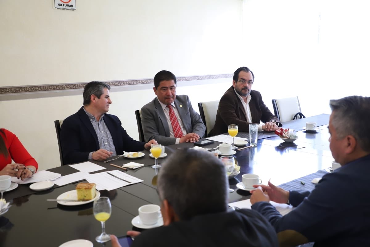 man with no name (@noman_nomame) on Twitter photo En la Tercera Sesión Ordinaria del H. Consejo Consultivo Delegacional del <a href="/IMSS_HGO/">IMSS Hidalgo</a>, conocemos el trabajo de las diferentes comisiones y escuchamos los planes a desarrollar en los próximos meses que expone el Lic. Sergio Alberto Navarro. En la Tercera Sesión Ordinaria del H. Consejo Consultivo Delegacional del <a href="/IMSS_HGO/">IMSS Hidalgo</a>, conocemos el trabajo de las diferentes comisiones y escuchamos los planes a desarrollar en los próximos meses que expone el Lic. Sergio Alberto Navarro.