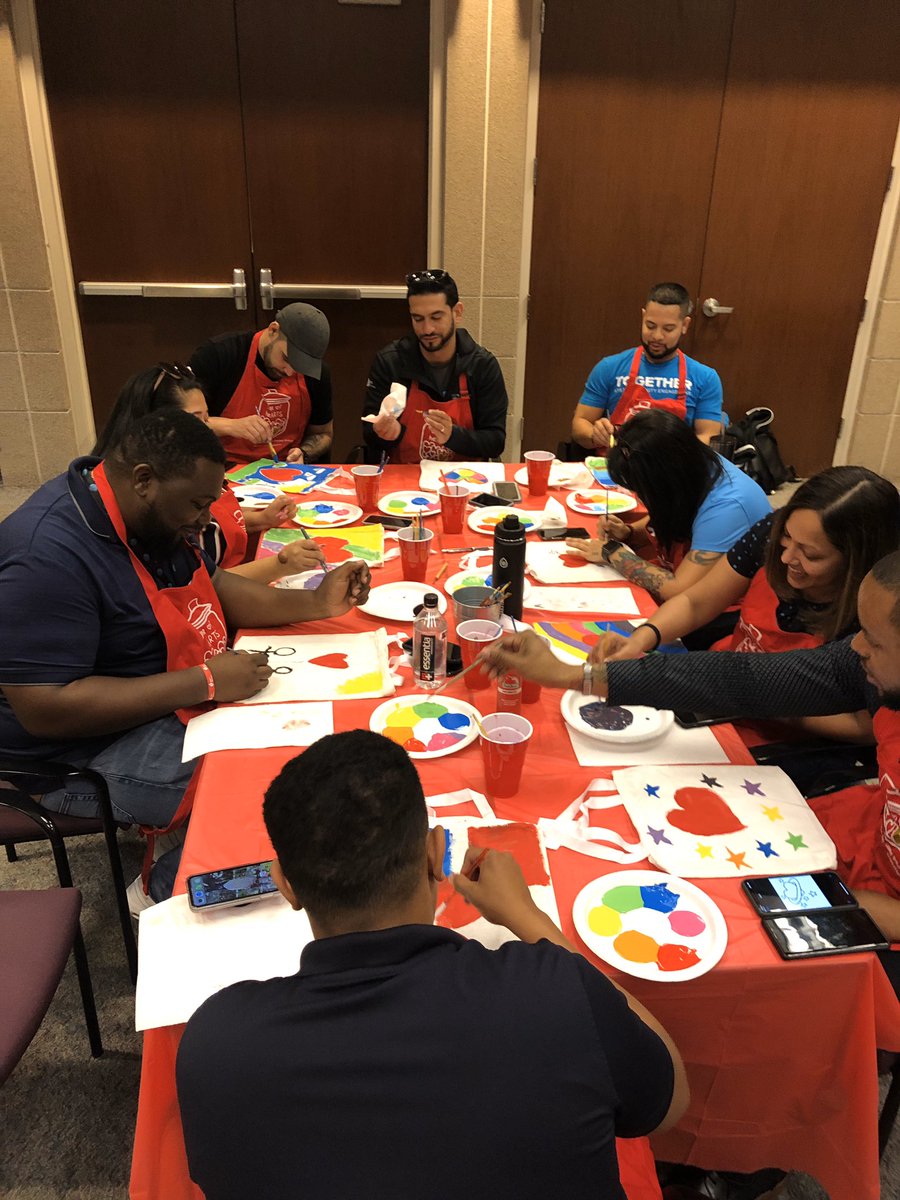 sbs_marcus's tweet photo. Amazing first event of 2020! #theheartbagproject in partnership with @JarofheARTsorg ! Thanks for all the support from leadership! #lifeatatt @emilywiper @costelloatt https://t.co/oqU5nP7Hpl