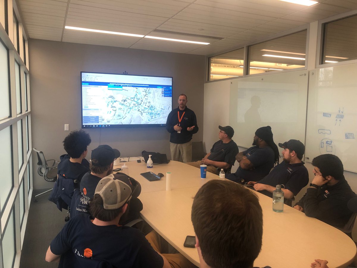 UVAApprentice's tweet photo. @UVAFM #Plumbing Apprentices participate in an educational roundtable with Energy & Utilities Supervisor David Hermes. πΈ courtesy of Brian Shifflett.
#EArnLearnAdvance #CareerGoals #SkilledTrades #CoolJobs https://t.co/yRyzZC7NdU
