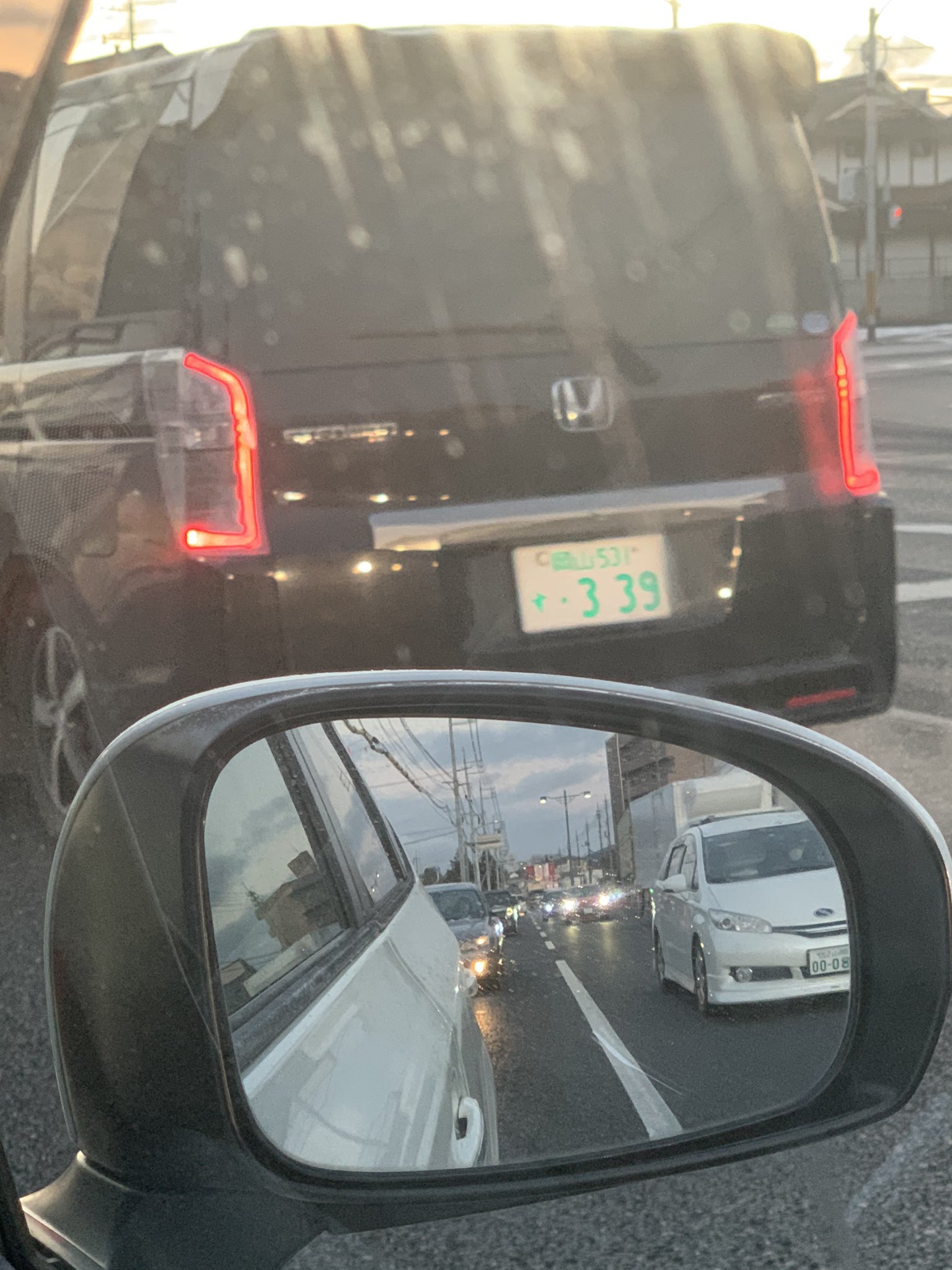 危険運転撲滅委員会 岡山支部 津山市院庄地内 東へ向けて 岡山531 す 339 ウインカーも出さず90キロで暴走する危険運転ドライバー きっかけはスマホを見ながら第二車線をノロノロ運転するナンバープレート8000番の白のトヨタ車男性でした 危険運転