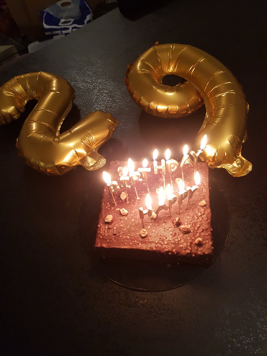 Otaxou Maxime Bon Anniversaire Abou Merci Pour Tout Ce Que Tu Fais Pour La Communaute Francaise Et Un Jour Je Glisserai Dans Tes Dm Pour Organiser Une Interview