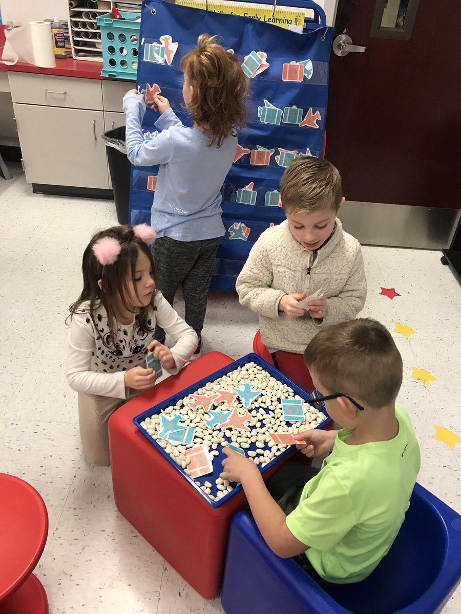 DebbieBen22's tweet photo. @LorenaPrimary Matching airplanes to suitcases. Now that’s a fun way to practice the alphabet! “What are those white rocks? Oh, they are beans! I’ve never seen those kind of beans before!” #LISDFuturefocus https://t.co/emUActGbN4