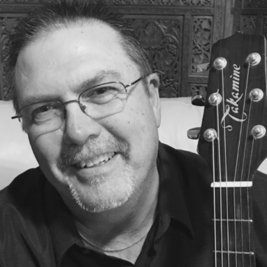 Marker_Cellars's tweet photo. Join us for wine tasting and live music by Kevin Polk Saturday, Feb 8th from 2-5 pm. Chili and cornbread will be available to purchase. See you soon! Tasting Room hours Thurs. - Sun 12-6 pm. #winetasting #NorthTexasWineTrail #texaswine #ValentinesDay https://t.co/ZPWuoVV1C8
