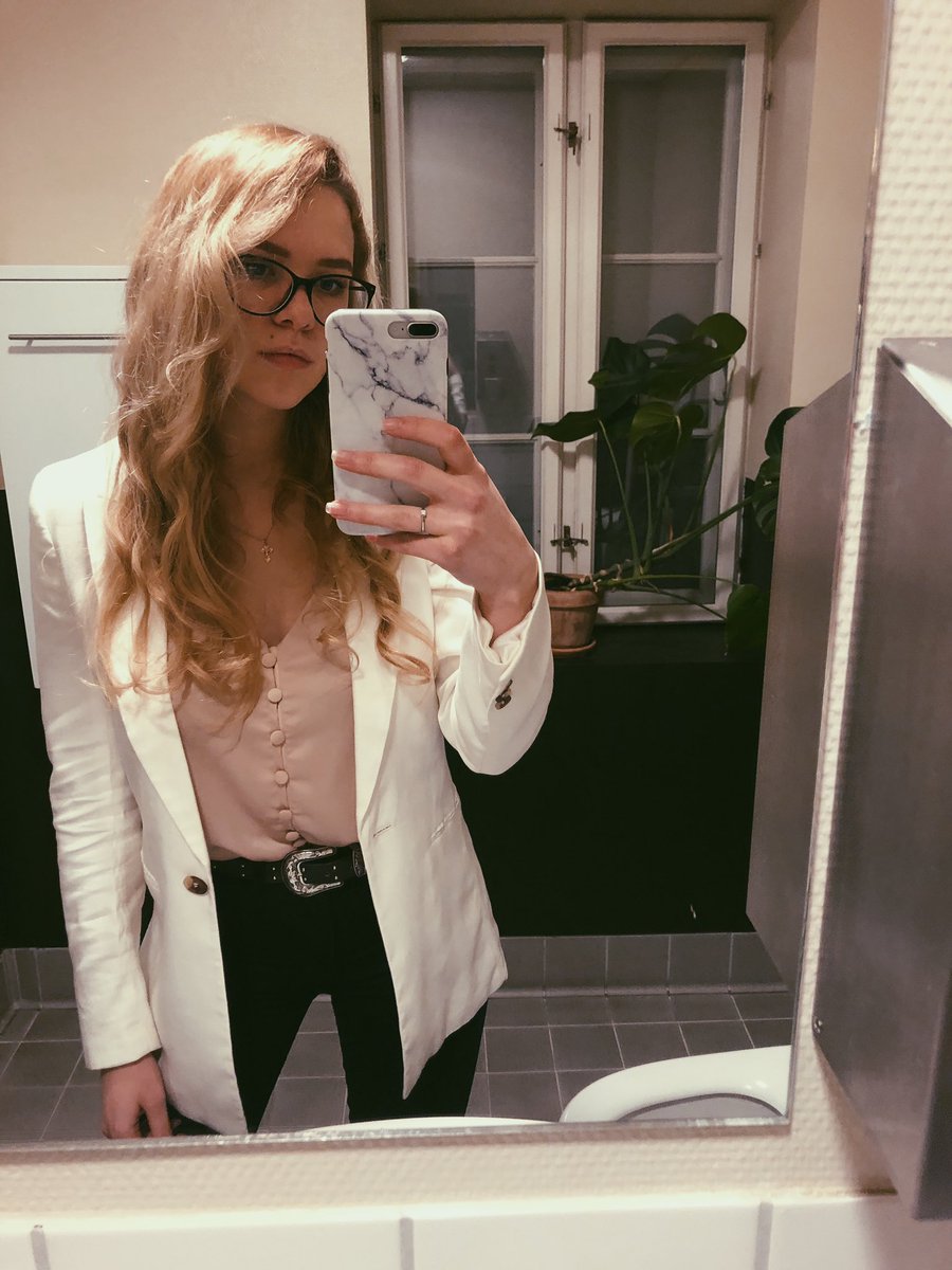 Nastka_pu's tweet photo. Glasses day
#tryingtolooksmart 😂 https://t.co/d5E86TDZc0