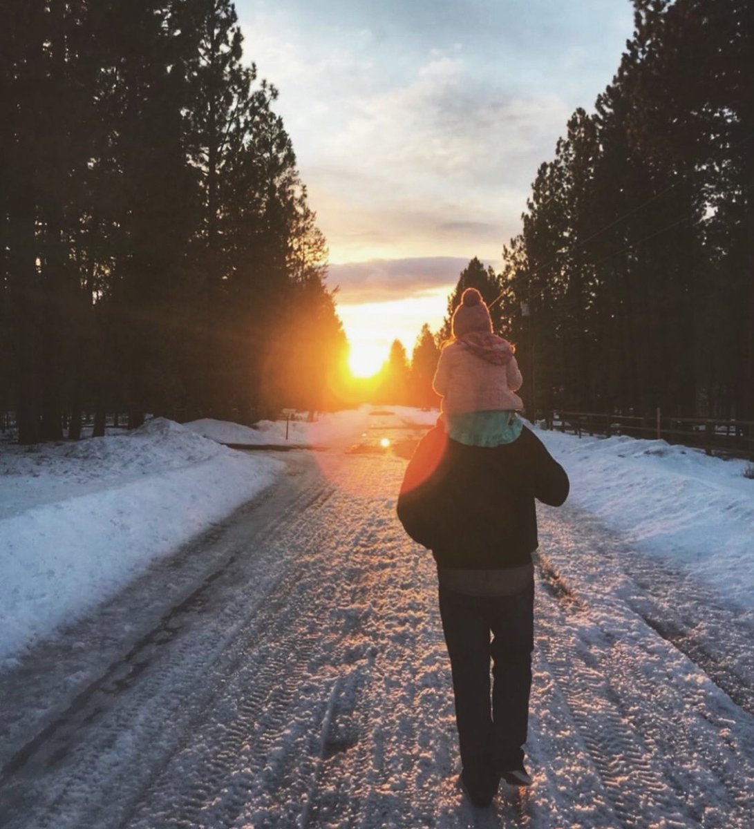 Take your family on a winter weekend adventure to Red Lion Inn &amp; Suites Red Lion Inn &amp; Suites Deschutes River Bend for moments you’ll remember for years to come! bit.ly/2MJ3ms4